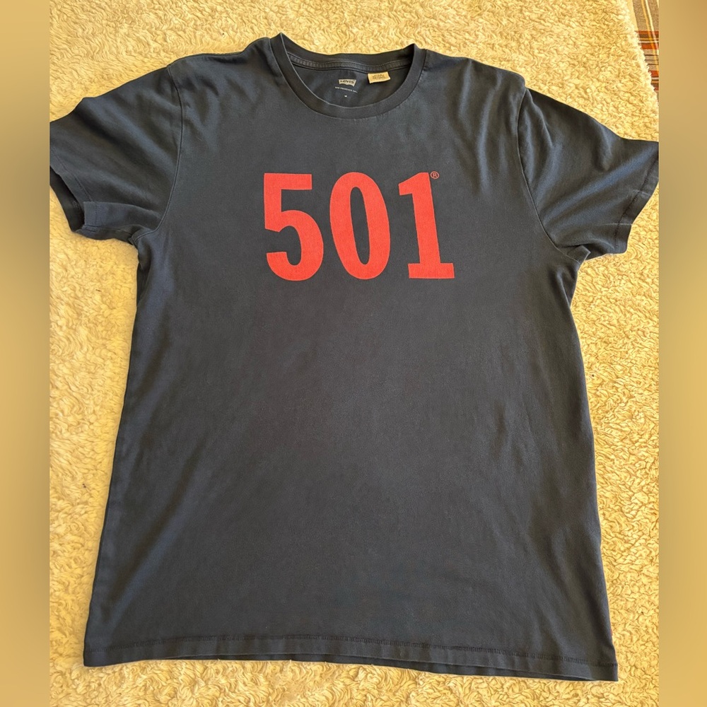 Levi’s 501 Unisex T-Shirt Size Medium Navy Blue w/ Red Graphic Logo Crewneck